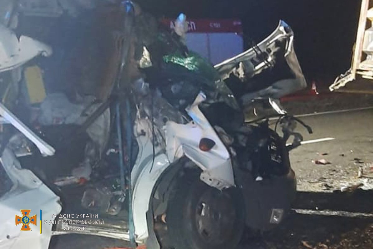 Тело погибшего мальчика из автомобиля извлекли свидетели до приезда спасателей Тело погибшего мальчика из автомобиля извлекли свидетели до приезда спасателей