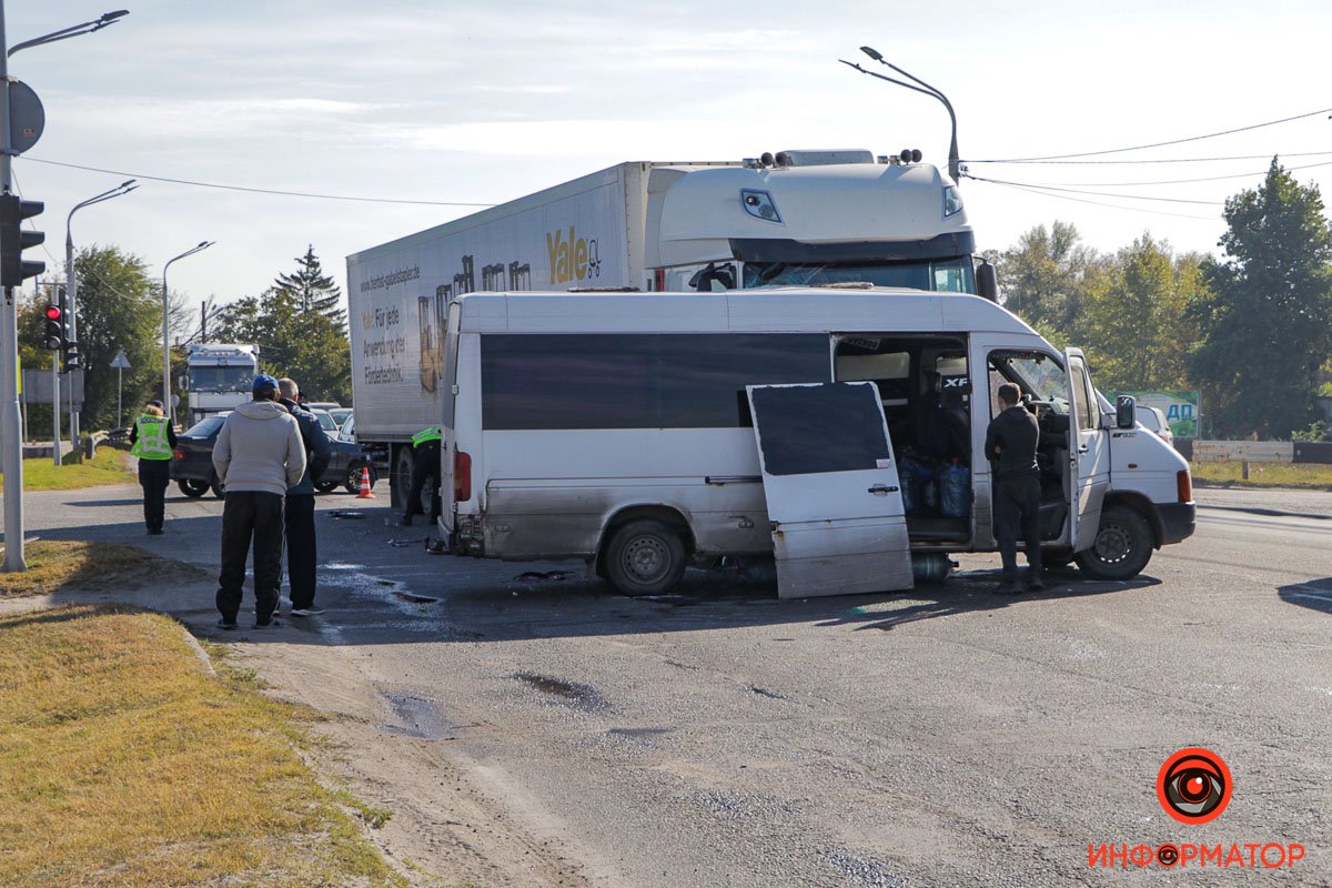 DAF на пересечении улицы Передовой и Полтавского шоссе проигнорировал красный сигнал светофора DAF на пересечении улицы Передовой и Полтавского шоссе проигнорировал красный сигнал светофора
