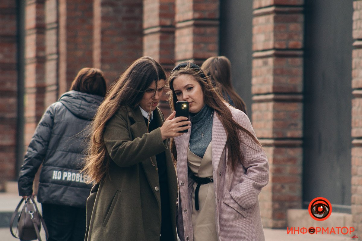 Смотри, как фонарик светит