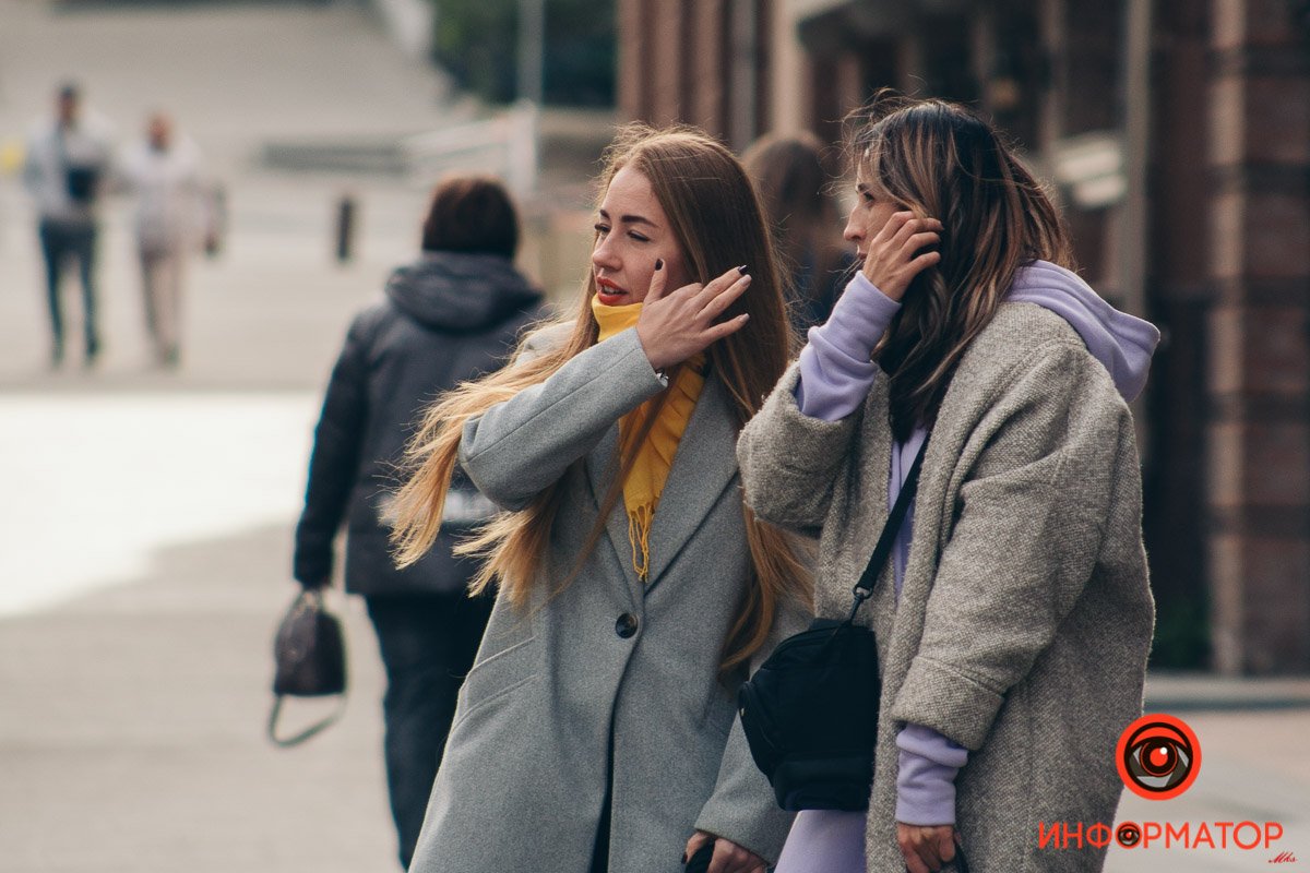 Чемпионки по синхронному поправлению волос