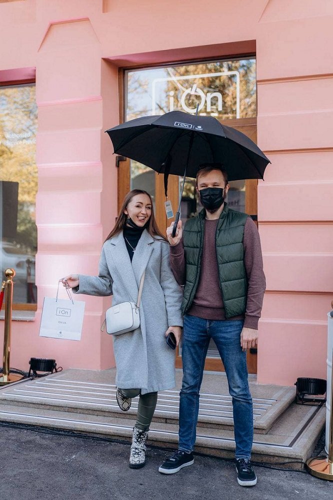 Огромный выбор гаджетов и авторизированный сервисный центр Apple: в Днепре открылся магазин "яблочной" техники iOn 4