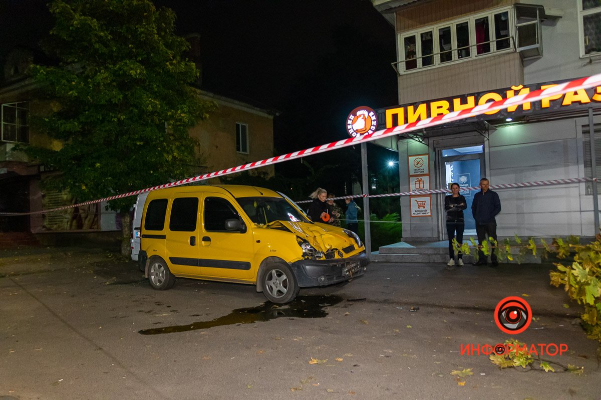 Renault сильно поврежден Renault сильно поврежден