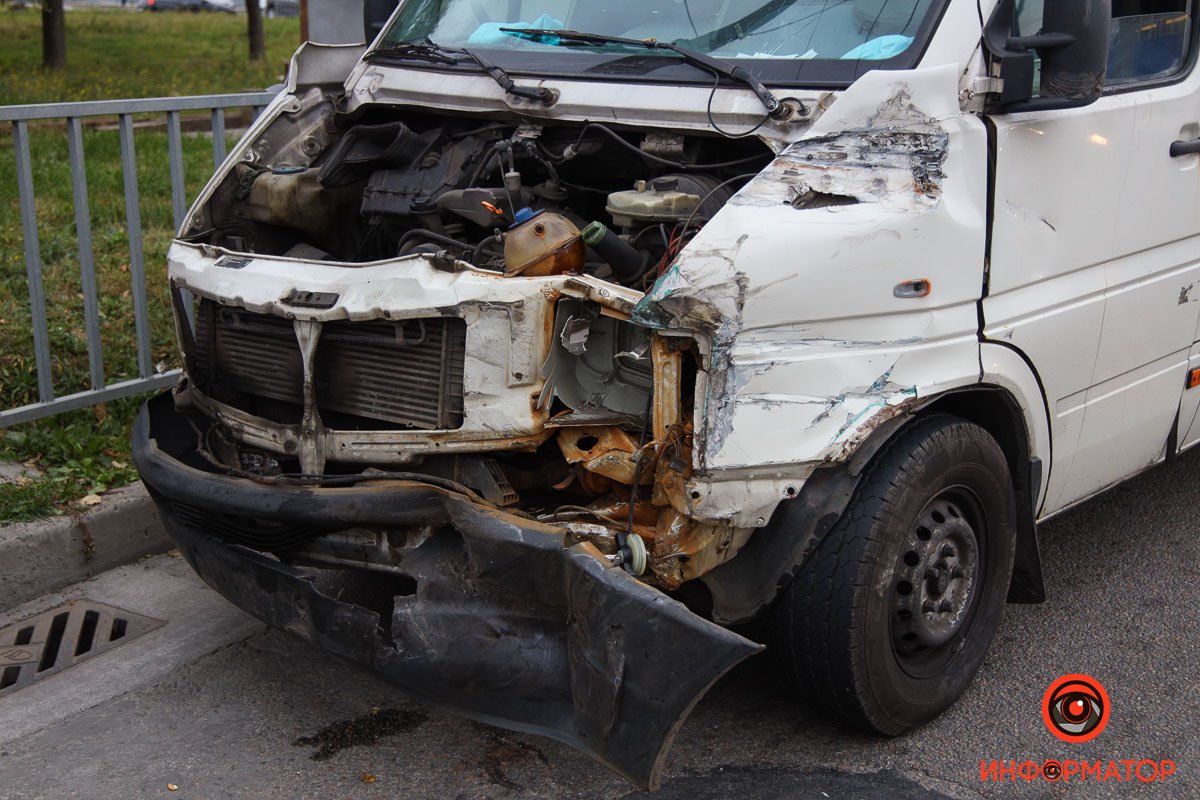 Маршрутка ехала по Паникахи со стороны проспекта Труда и пересекала Запорожское шоссе Маршрутка ехала по Паникахи со стороны проспекта Труда и пересекала Запорожское шоссе