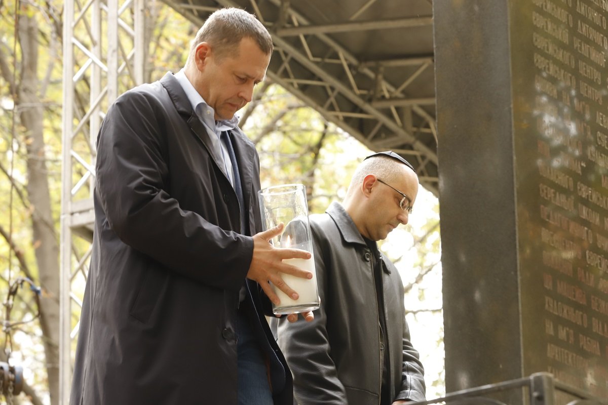 Человеческая боль не имеет национального характера: в Днепре почтили 80-ю годовщину массового расстрела евреев 7