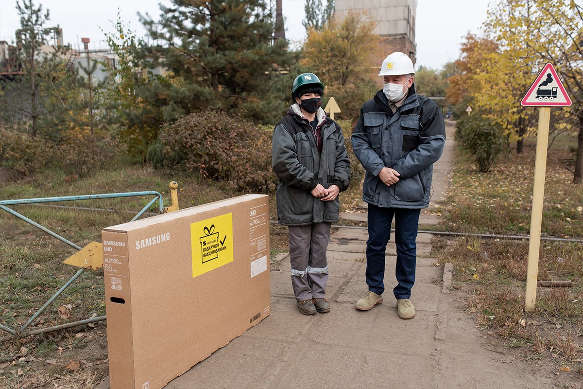 ИНТЕРПАЙП разыграл новенькие ТВ и смартфоны среди вакцинированных сотрудников 2