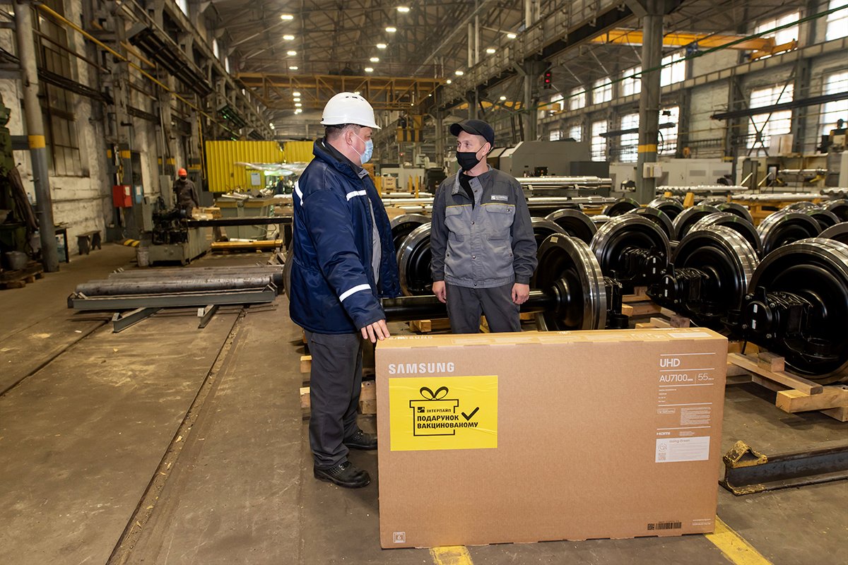 ИНТЕРПАЙП разыграл новенькие ТВ и смартфоны среди вакцинированных сотрудников 4