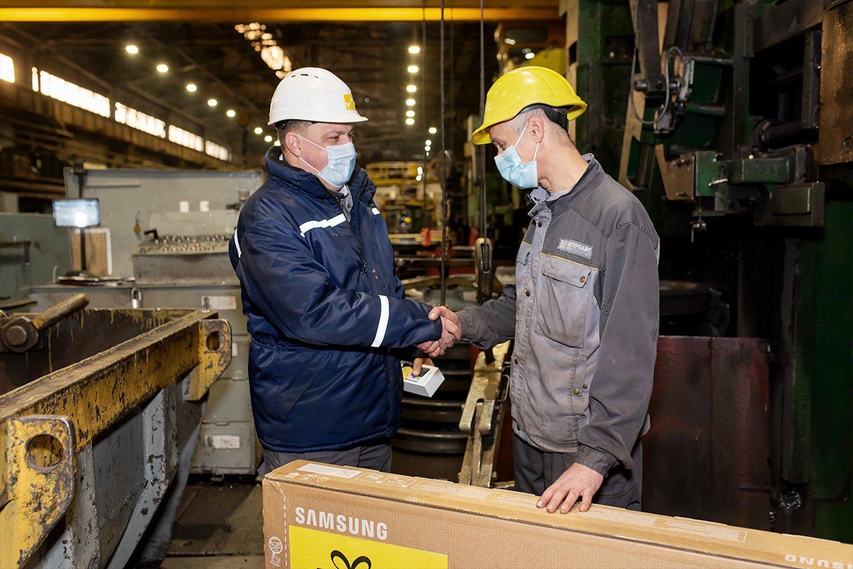 ИНТЕРПАЙП разыграл новенькие ТВ и смартфоны среди вакцинированных сотрудников 6