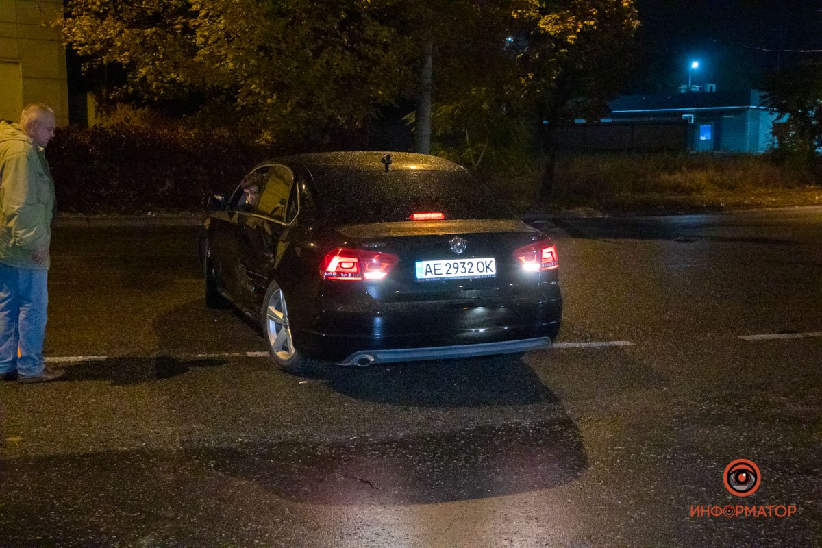 От удара Volkswagen развернуло на 90 градусов От удара Volkswagen развернуло на 90 градусов