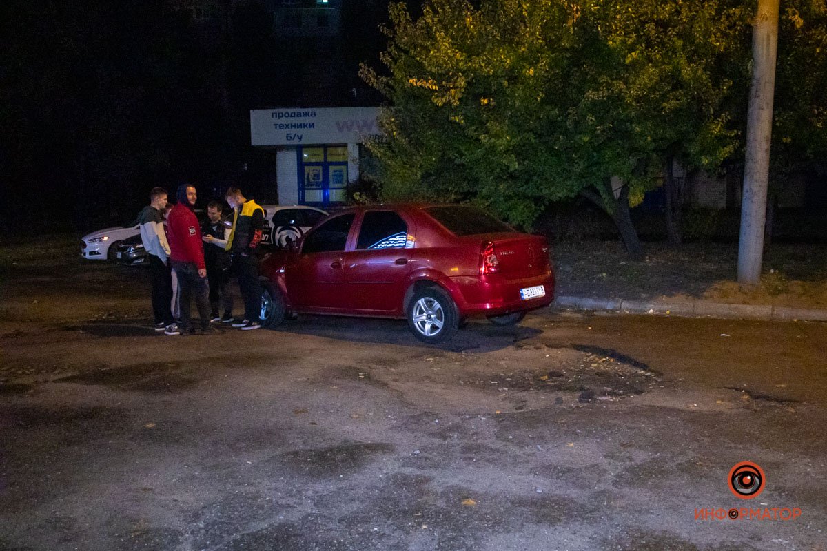 По предварительным данным, водитель Renault не справился с управлением По предварительным данным, водитель Renault не справился с управлением