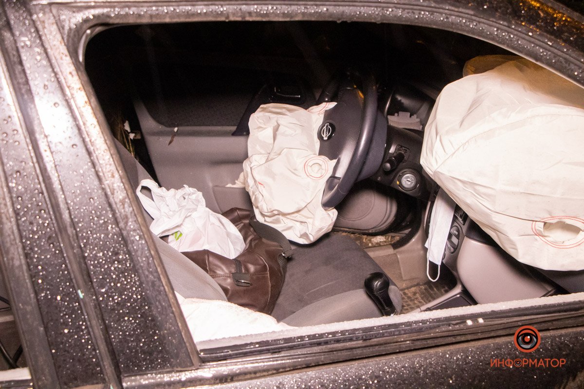 Предварительно, у водителя Nissan закрытая черепно-мозговая травма и ушиб ноги Предварительно, у водителя Nissan закрытая черепно-мозговая травма и ушиб ноги