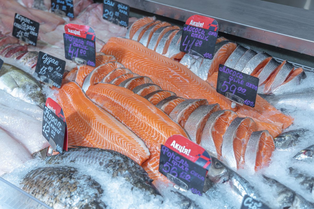 50% скидки на мясо и рыбу: до конца октября в Dmart акция “Счастливые часы” 2