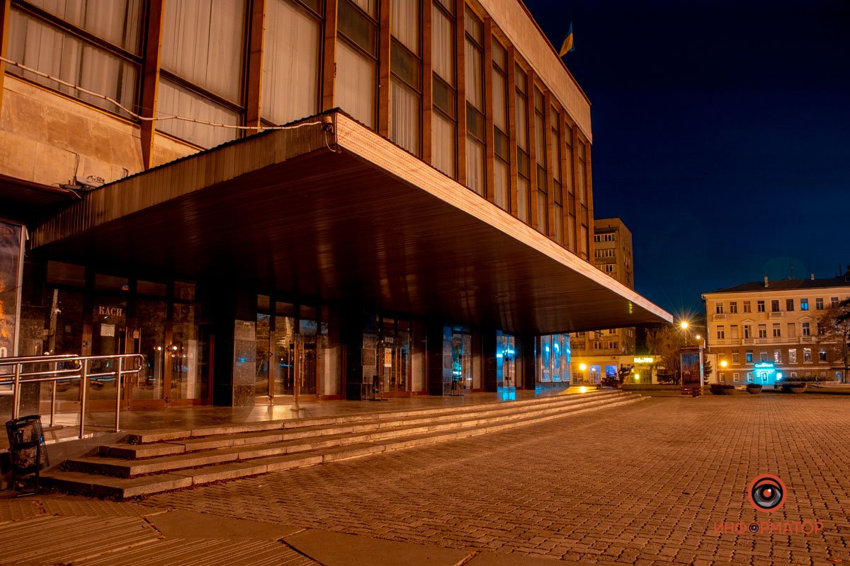 Ждет, исполин