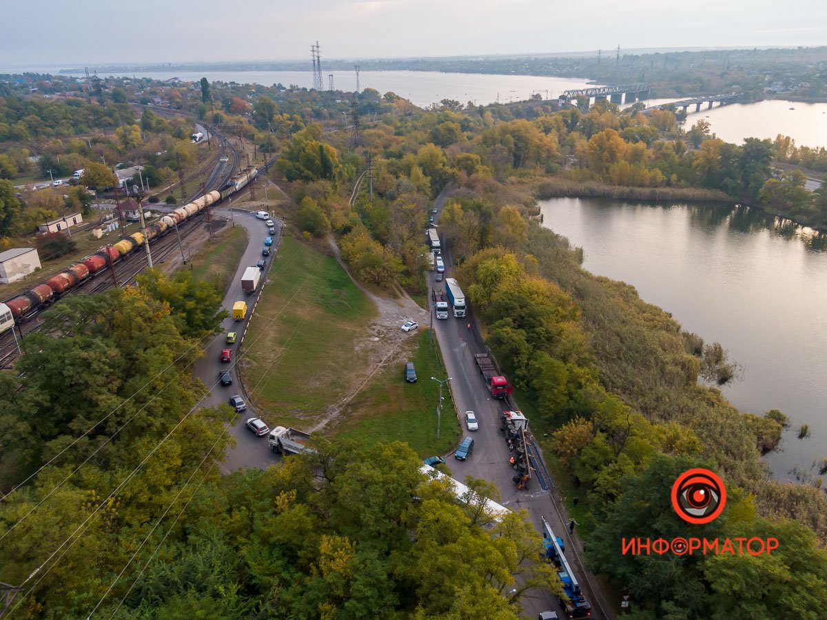 Пробка собирается в обе стороны Пробка собирается в обе стороны