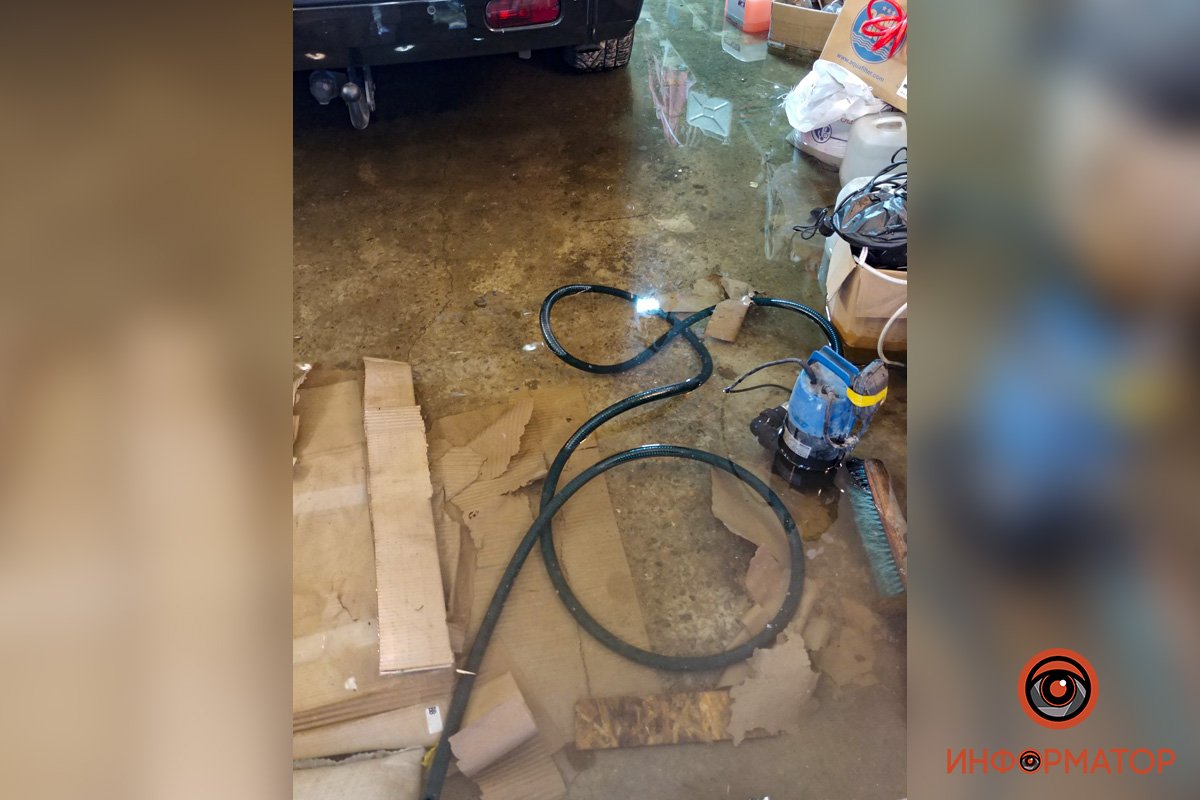 Вода поднялась и залила 4 гаража Вода поднялась и залила 4 гаража