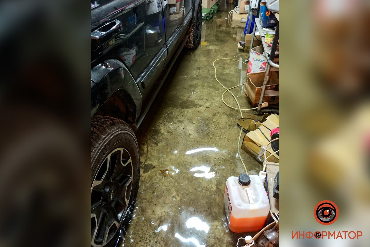 Уровень воды в гаражах - 10 сантиметров Уровень воды в гаражах - 10 сантиметров