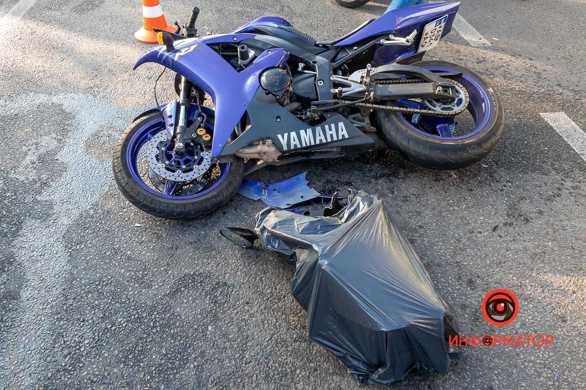 На место происшествия оперативно прибыла скорая 