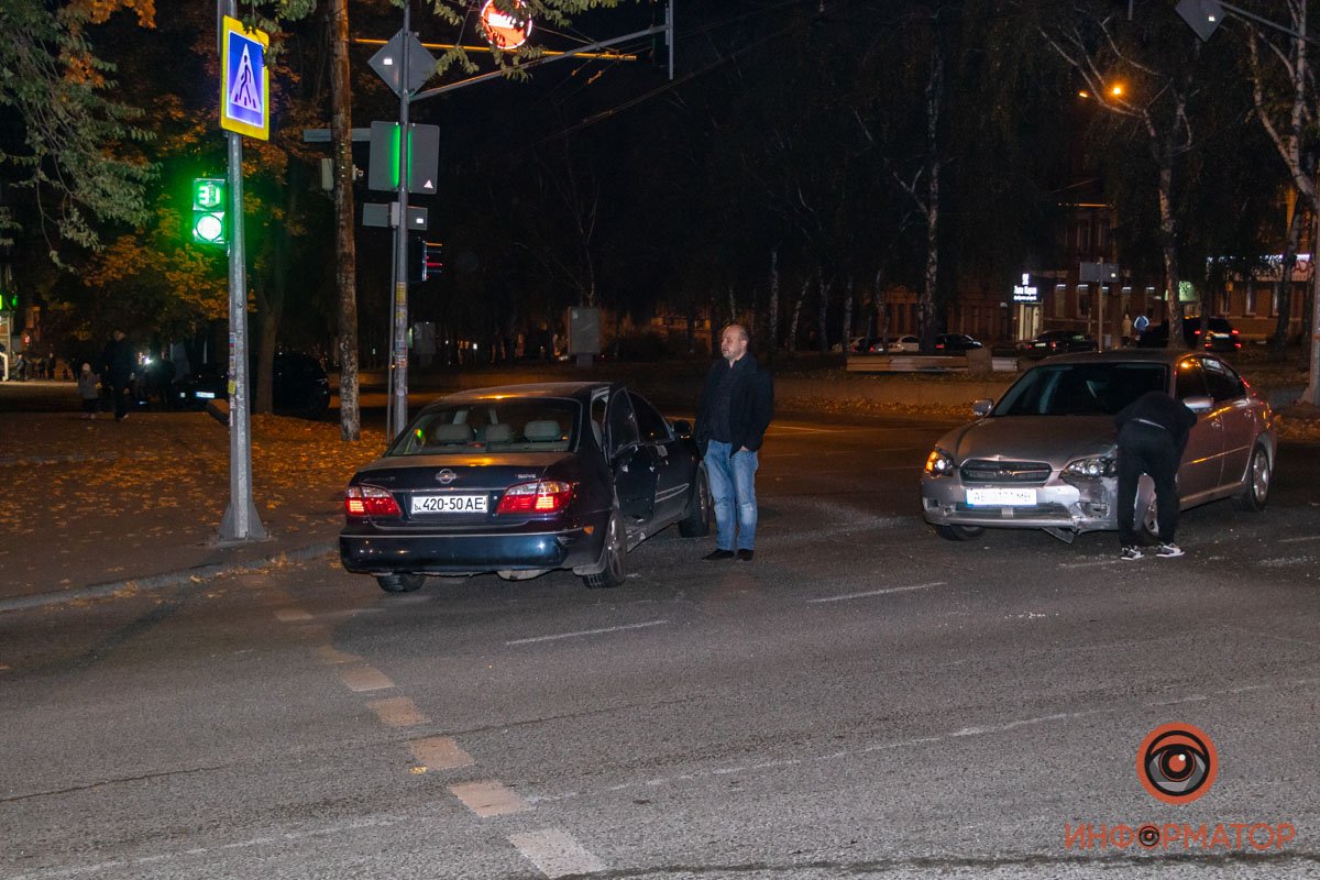 Предварительно, Nissan проехал на красный Предварительно, Nissan проехал на красный