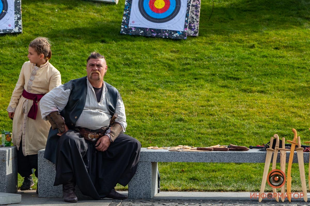 Стар и млад участвовал 