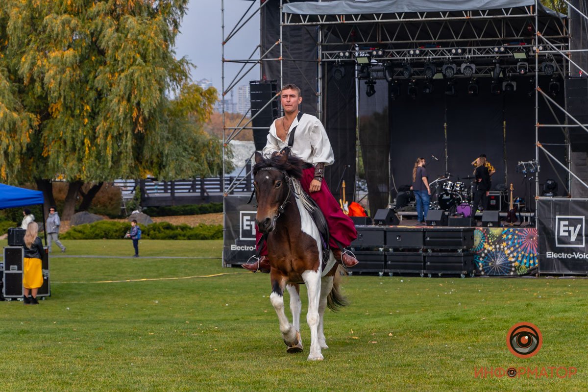 Не хватает пшеничного поля на фоне 
