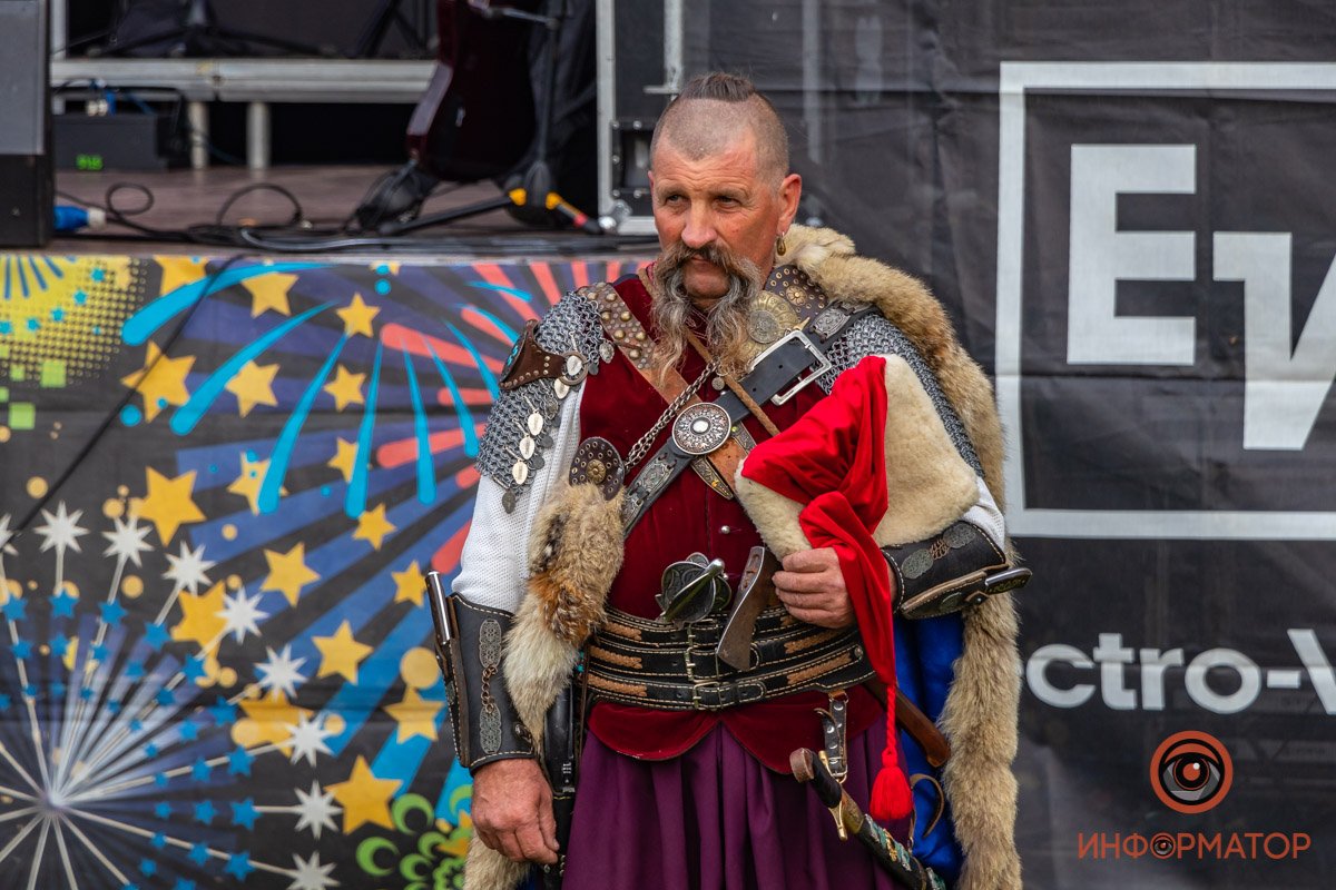 "Зніміть шапку в пам'ять про тих, хто вже не повернеться" 