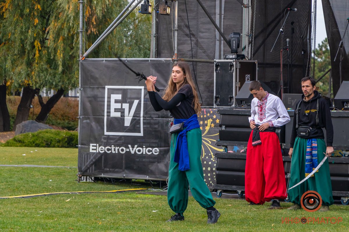 Показать могли себя не только парни, но и украинские девушки, которые не менее сильны 