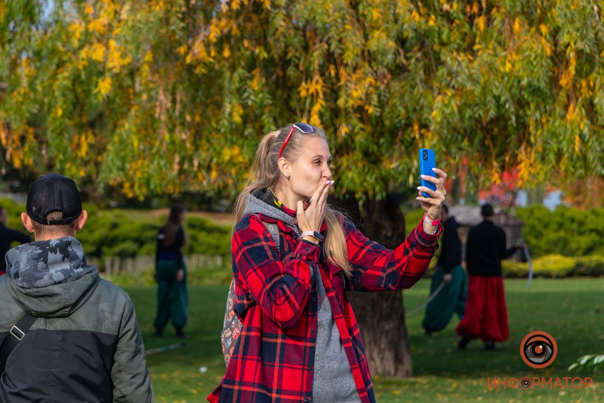 Воздушный поцелуй через экран