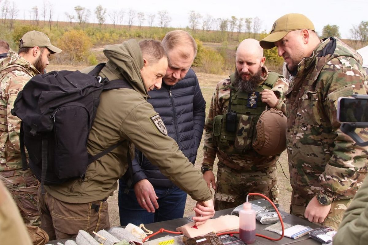 В Днепре ко Дню защитников и защитниц прошлая совместная подготовка ветеранов и гражданских 18