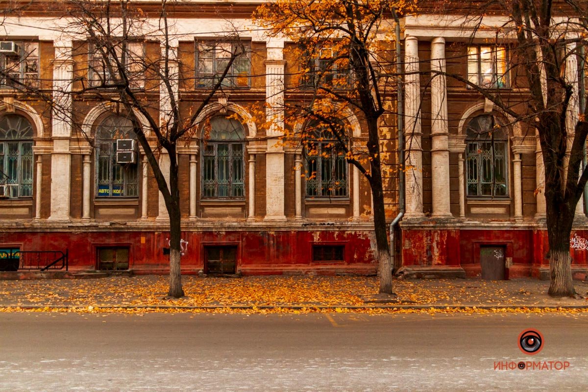 16-я. В пальто уже не так видно, справился ли ты с задачей похудеть к лету