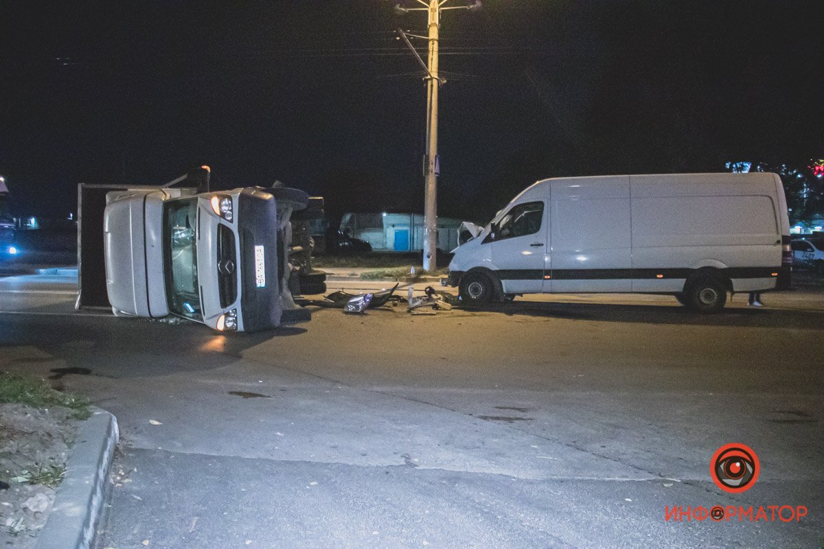 Грузовик шел на разворот Грузовик шел на разворот