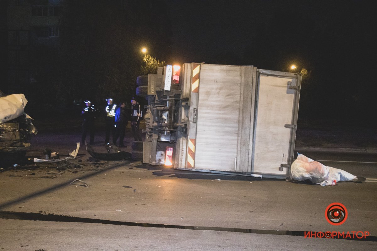 Водитель грузовика не пострадал Водитель грузовика не пострадал