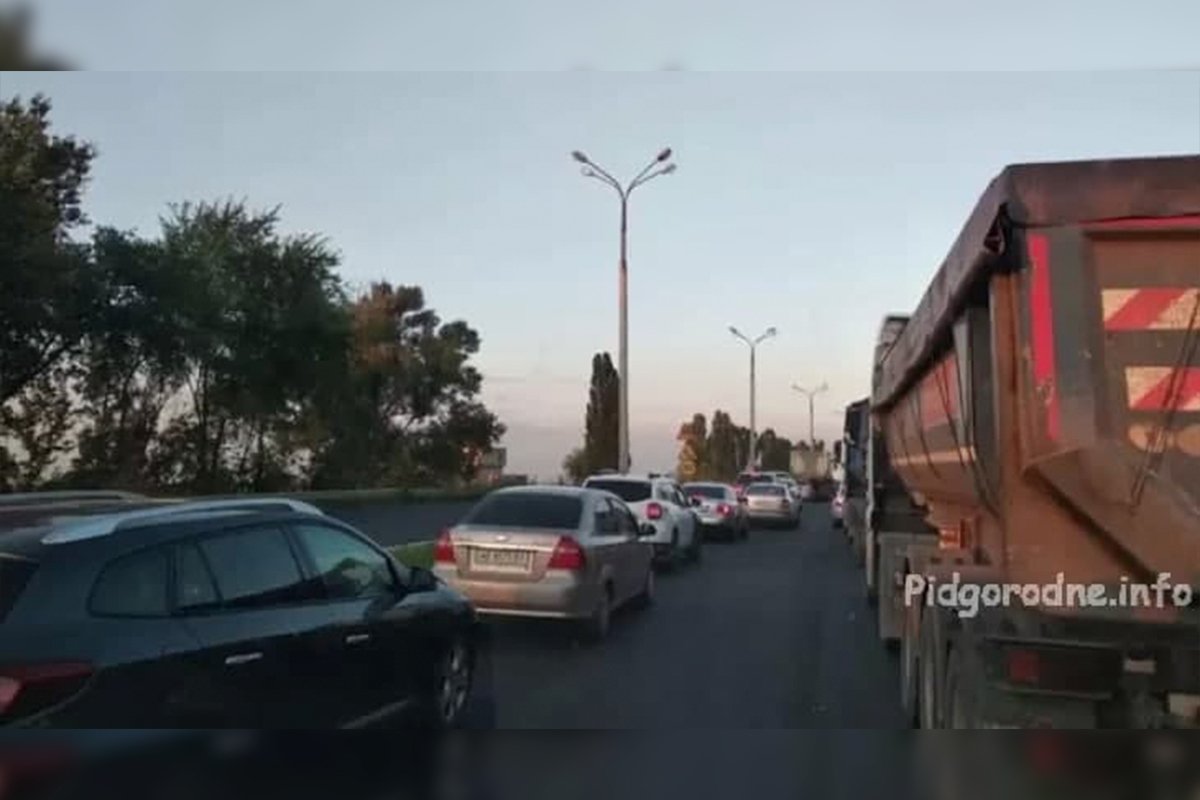 Водители жалуются на пробки