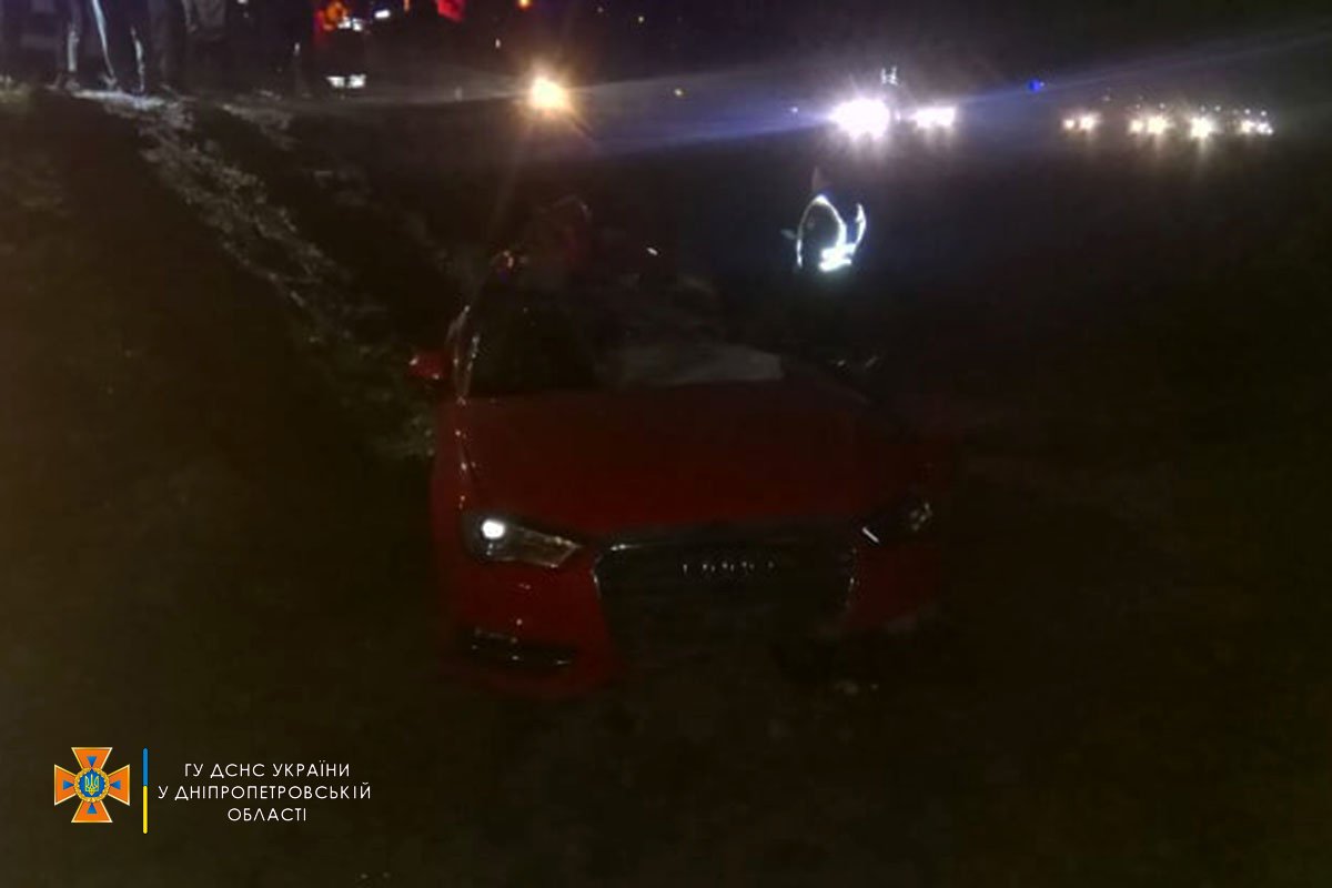 Авария на трассе М-04: водителя Audi вырезали спасатели Авария на трассе М-04: водителя Audi вырезали спасатели