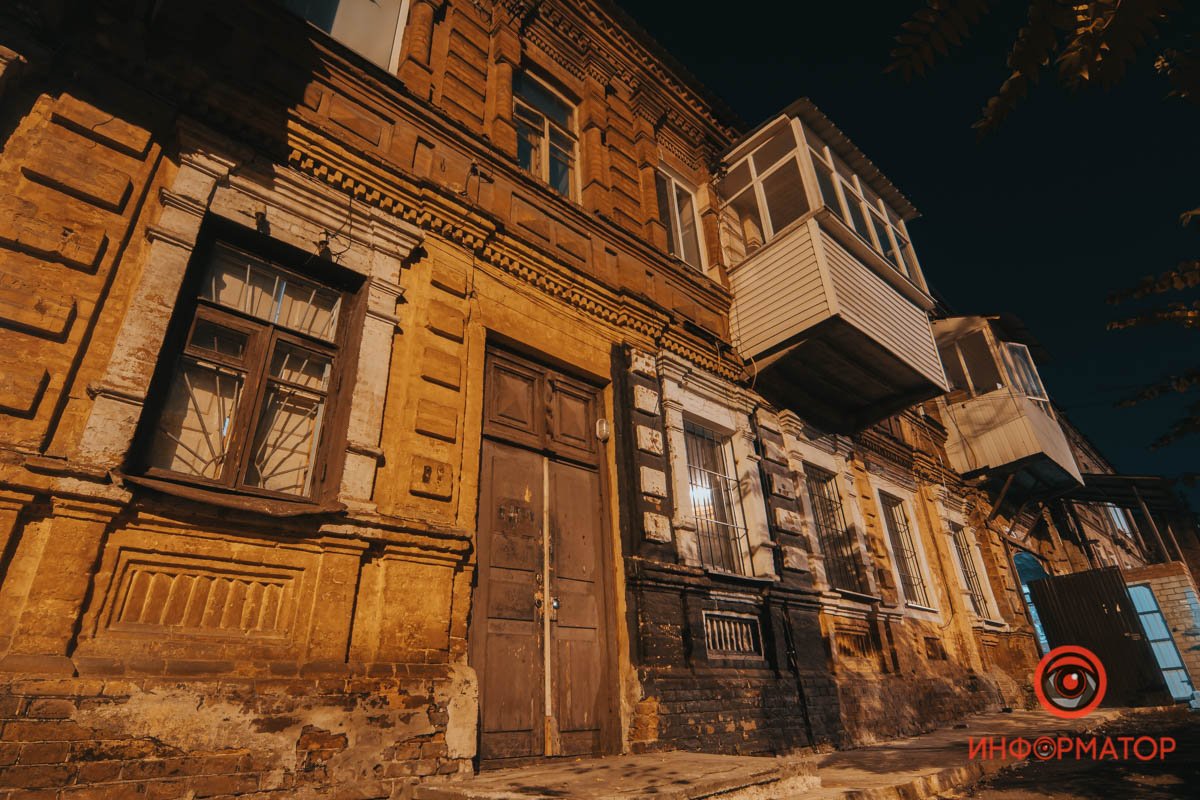 Современные балконы не всегда подходят под архитектуру прошлого века 