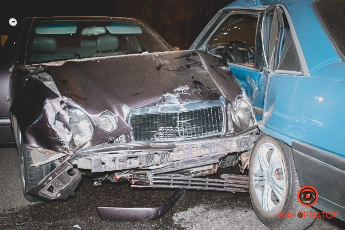 На улице Воронежской столкнулись Mercedes и Opel