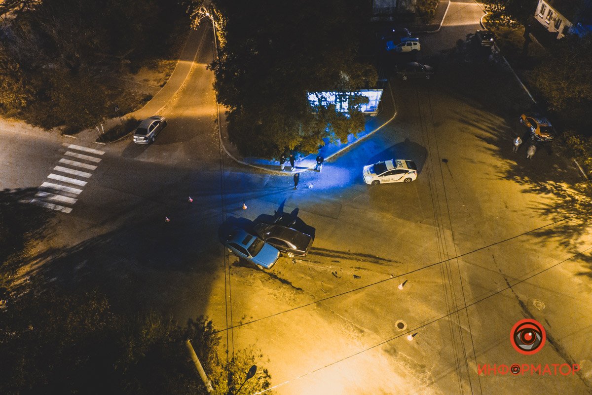 По словам пассажира Mercedes, водитель и пассажирка этого авто сбежали с места аварии