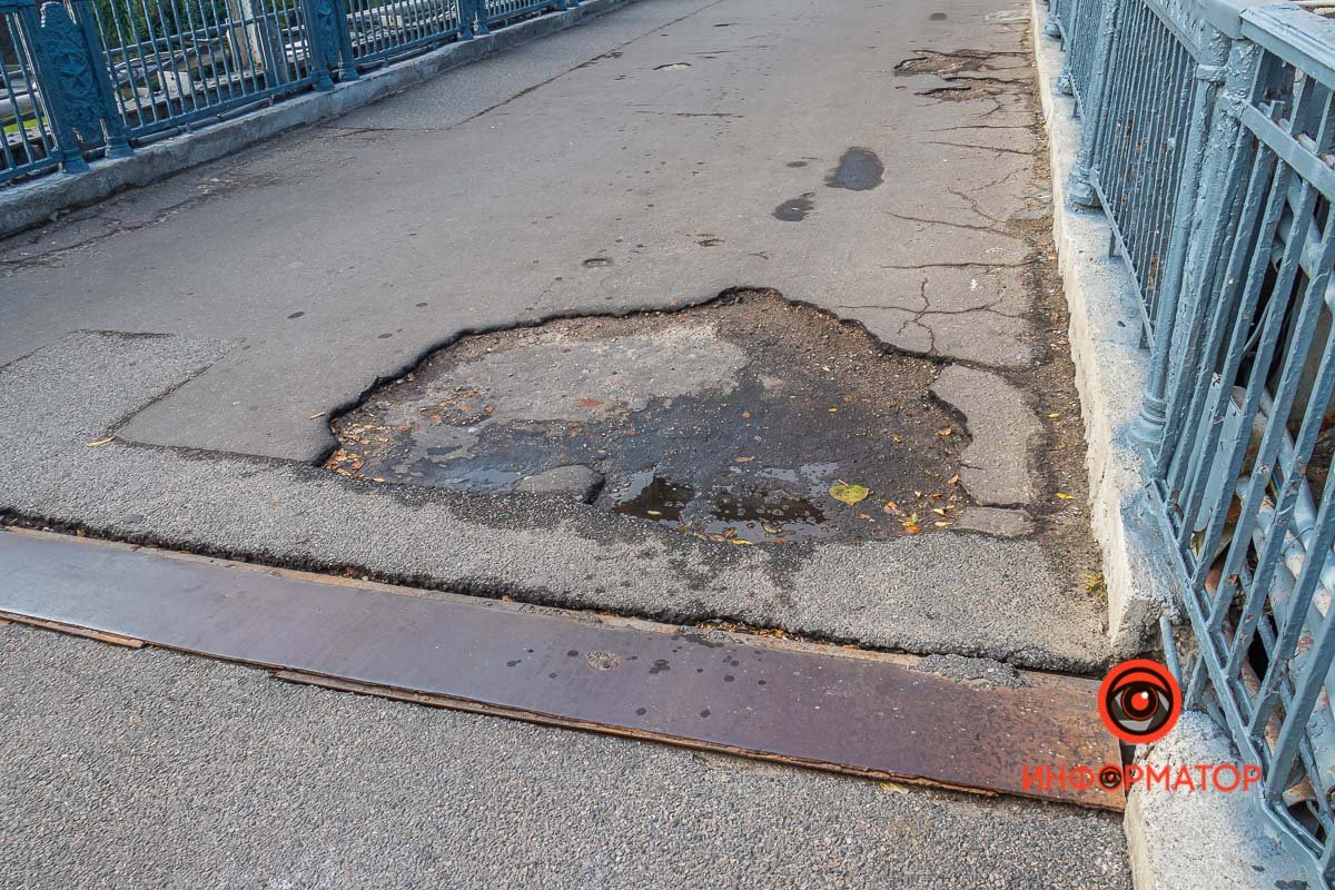 Мост не был рассчитан под движение автотранспорта Мост не был рассчитан под движение автотранспорта