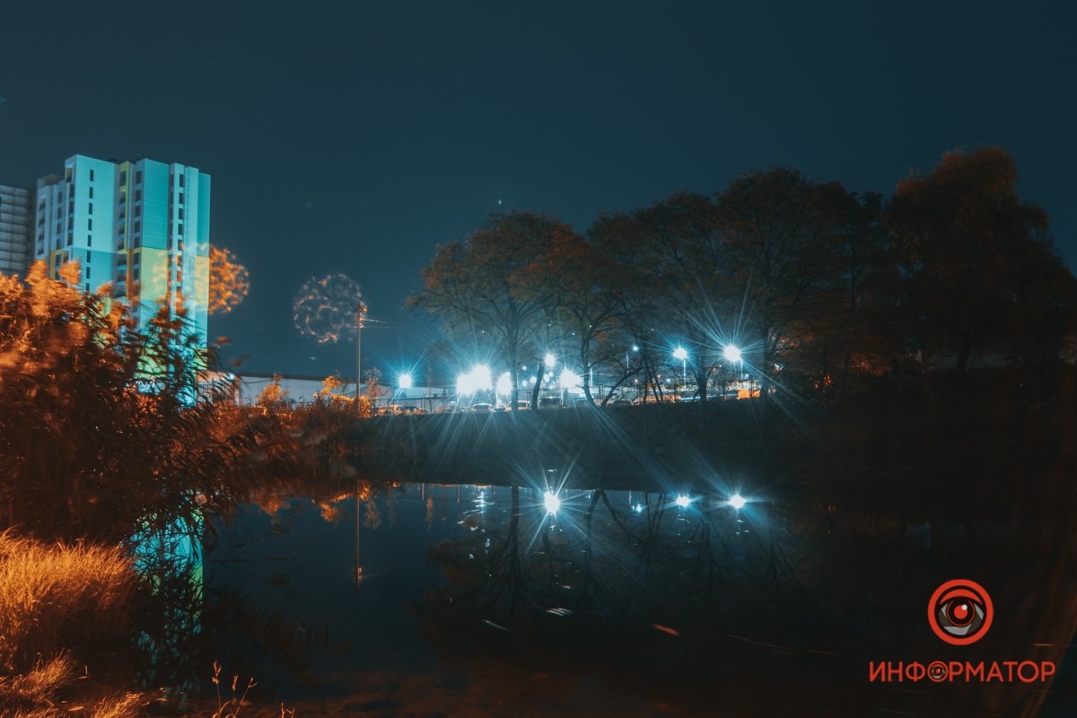 Водная гладь при свете огней Водная гладь при свете огней