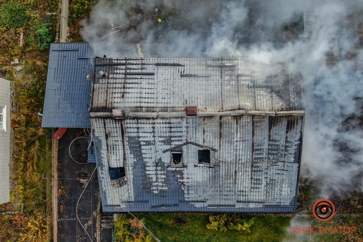 Площадь пожара - 100 квадратных метров