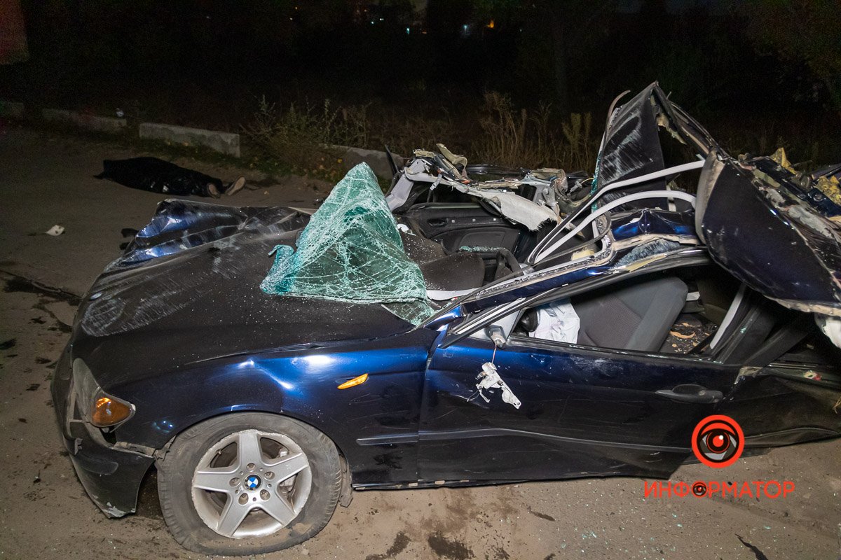 Погибшего доставали с машины ГСЧС Погибшего доставали с машины ГСЧС