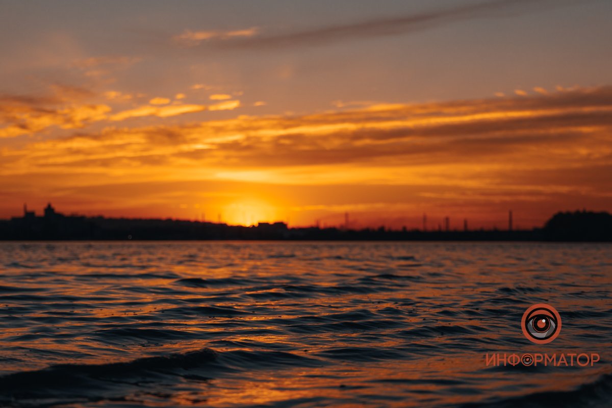 А в вышине фиолетовым бархатом