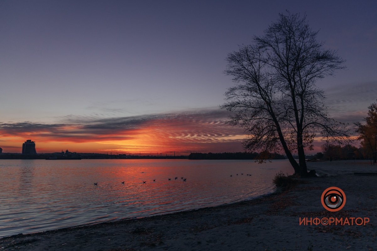 Бессонным бликом зыбким стали — И отразили небеса