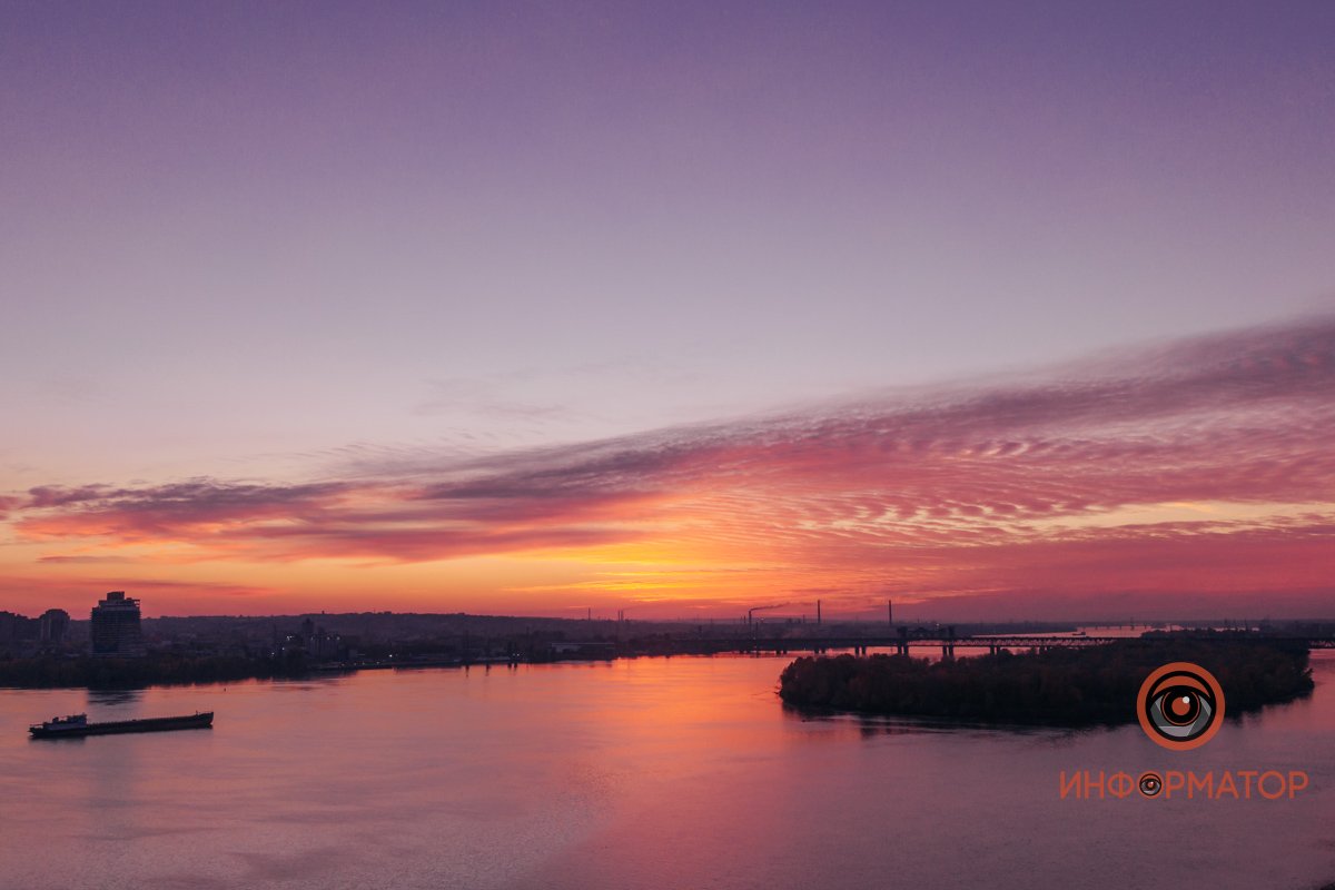 Уж солнышко садится за дальный неба круг
