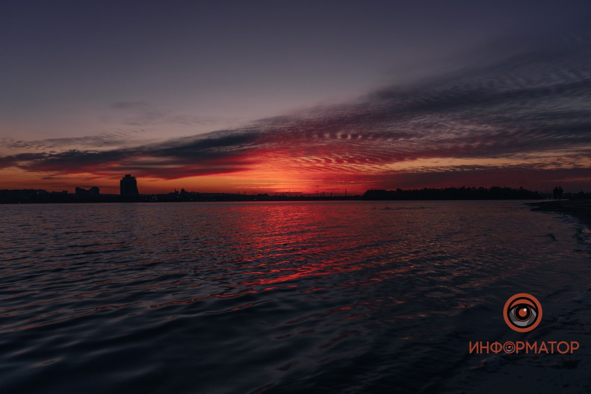 А волны тихо к нам спешат, пожалуй