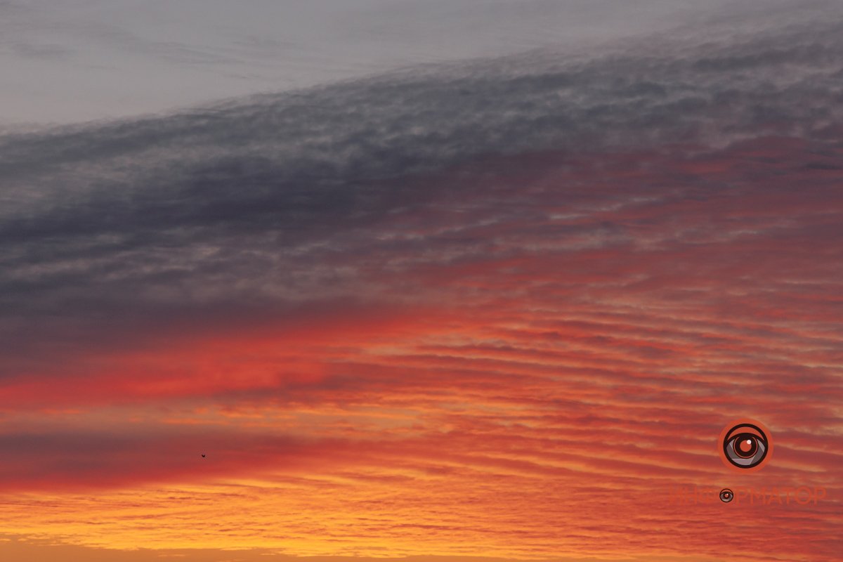 Далёкой линией, оранжевой полоской