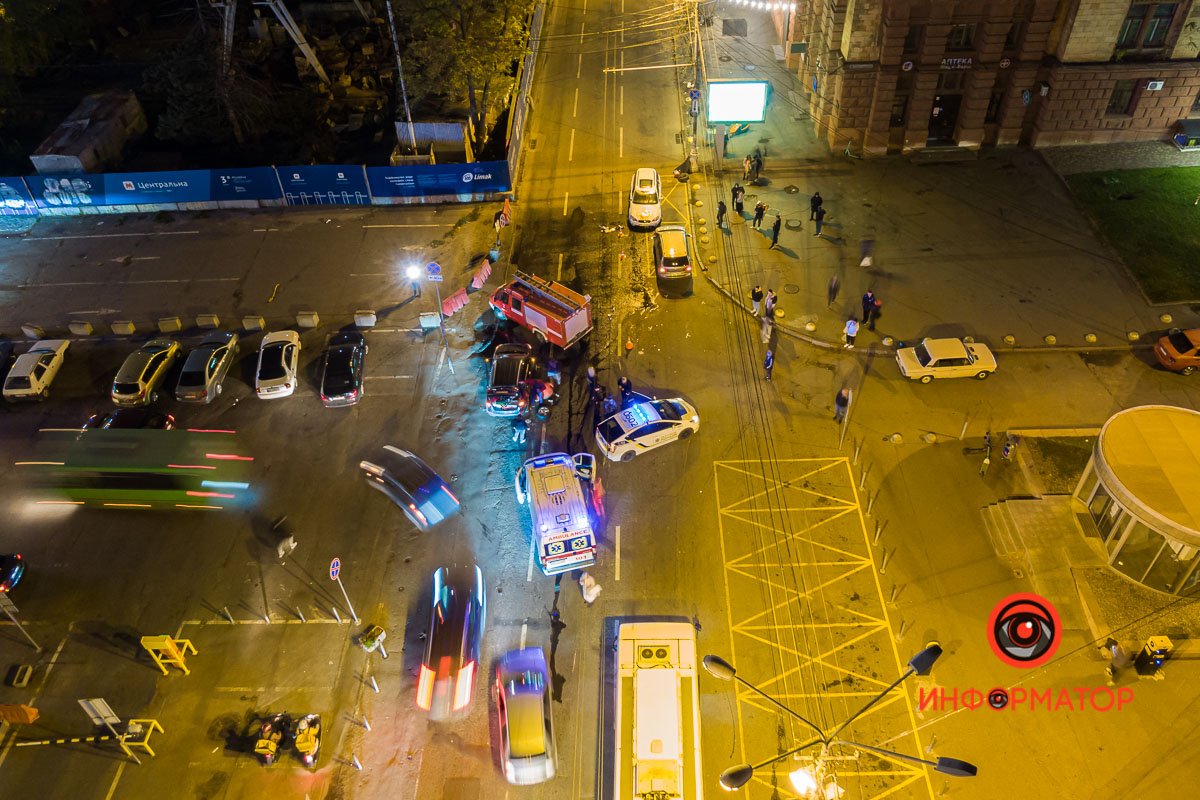 В центре Днепра случилось тройное ДТП: Subaru перевернулся 1