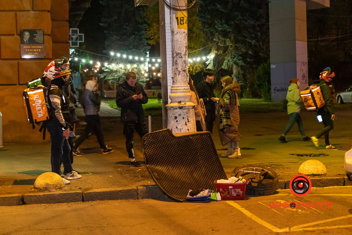 В центре Днепра случилось тройное ДТП: Subaru перевернулся 9