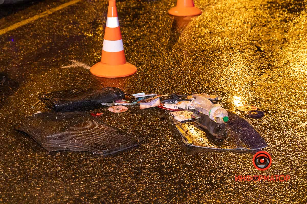 В центре Днепра случилось тройное ДТП: Subaru перевернулся 11