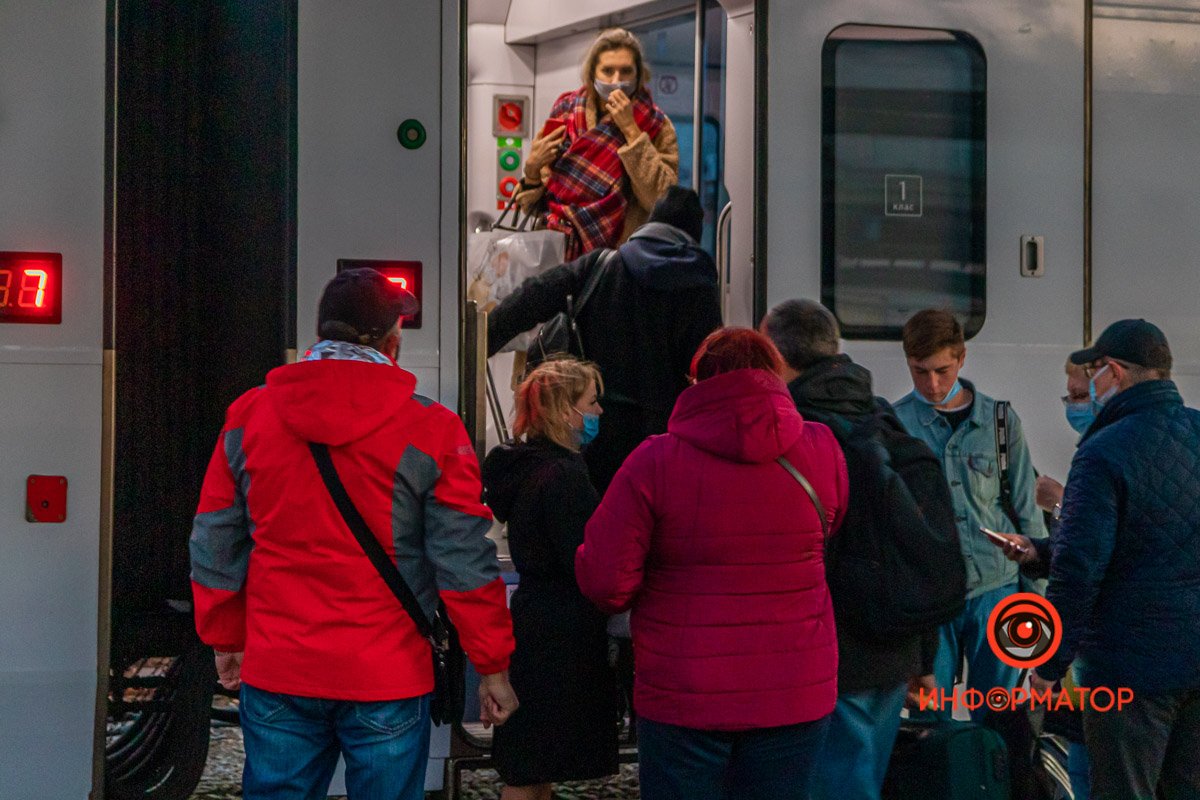 Все уже приготовили свои документы 