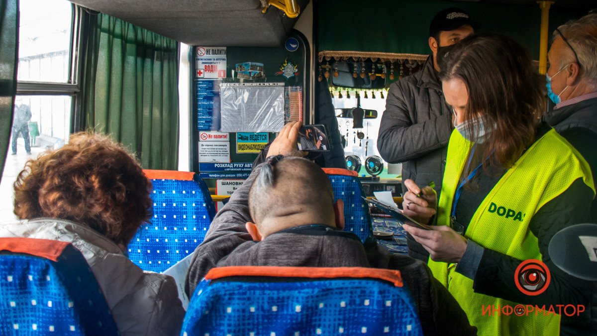 Как в межрегиональных автобусах из Днепра проверяют сертификаты вакцинации