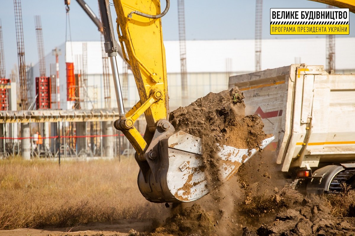 В аэропорту Днепра началось строительство новой взлетно-посадочной полосы 1